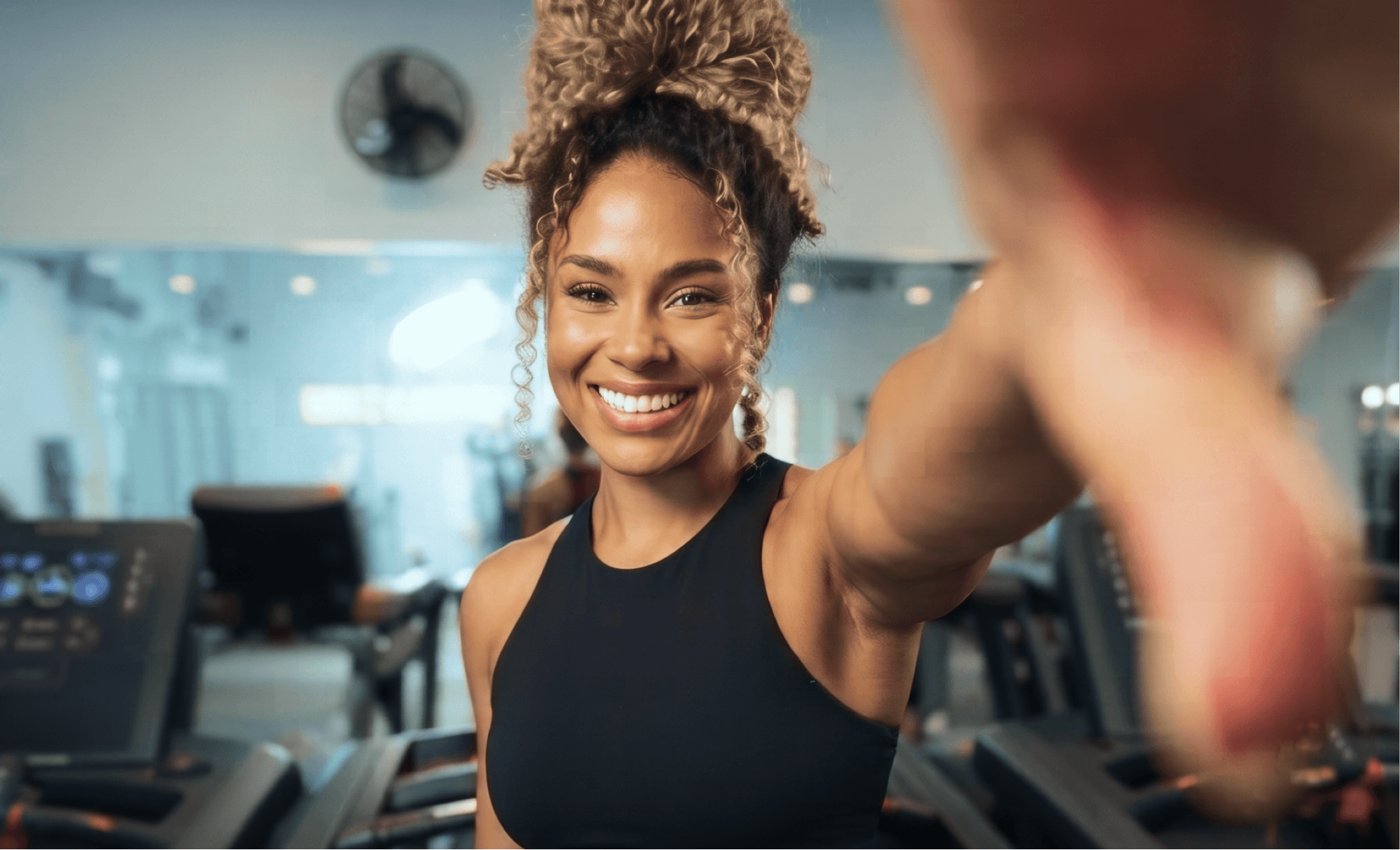 GymRats Mulher fazendo sinal de negativo com as mãos.